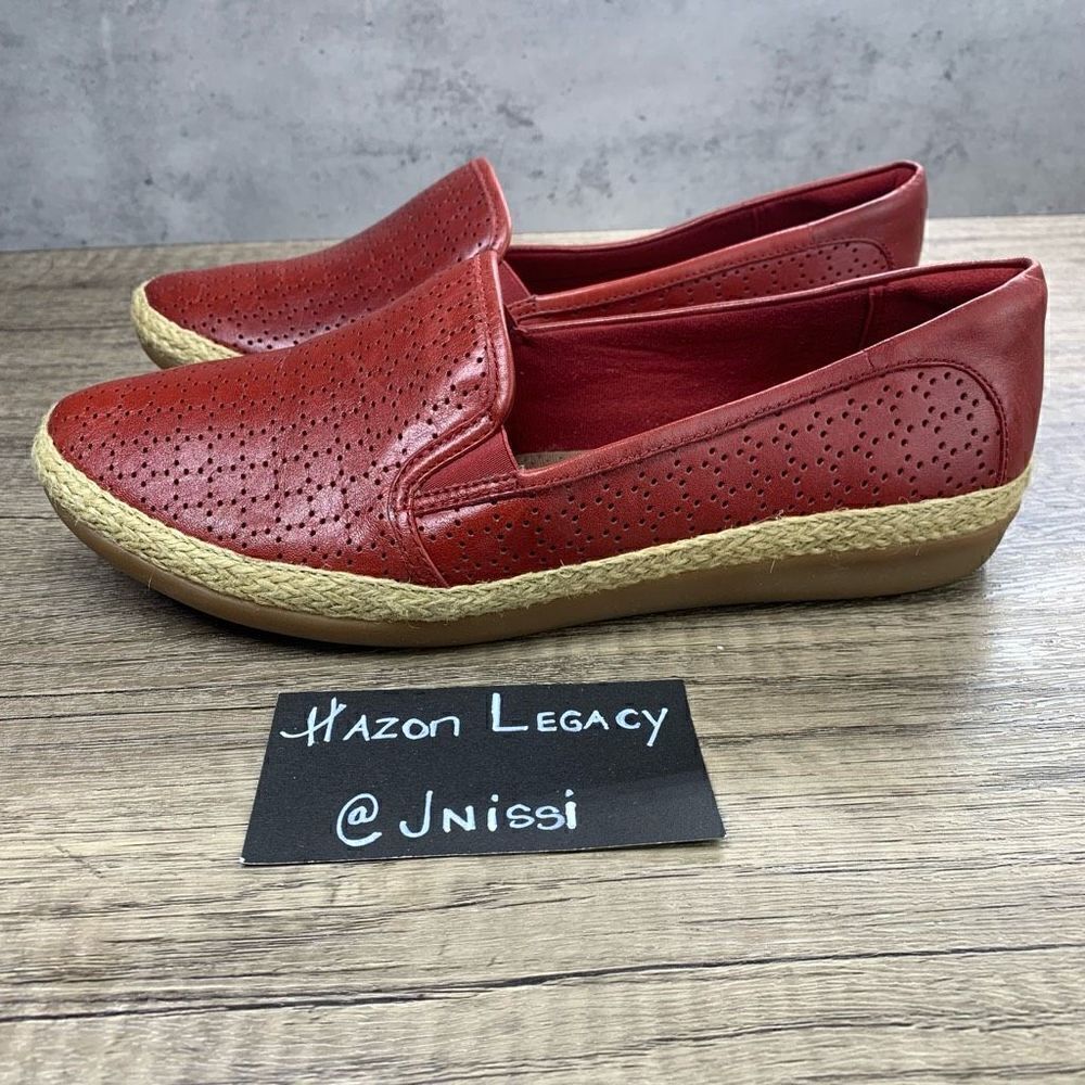 Clarks~Women's~"Danelly Molly"~Red Perforated Flat Flexible‎ Shoes~Size 8W